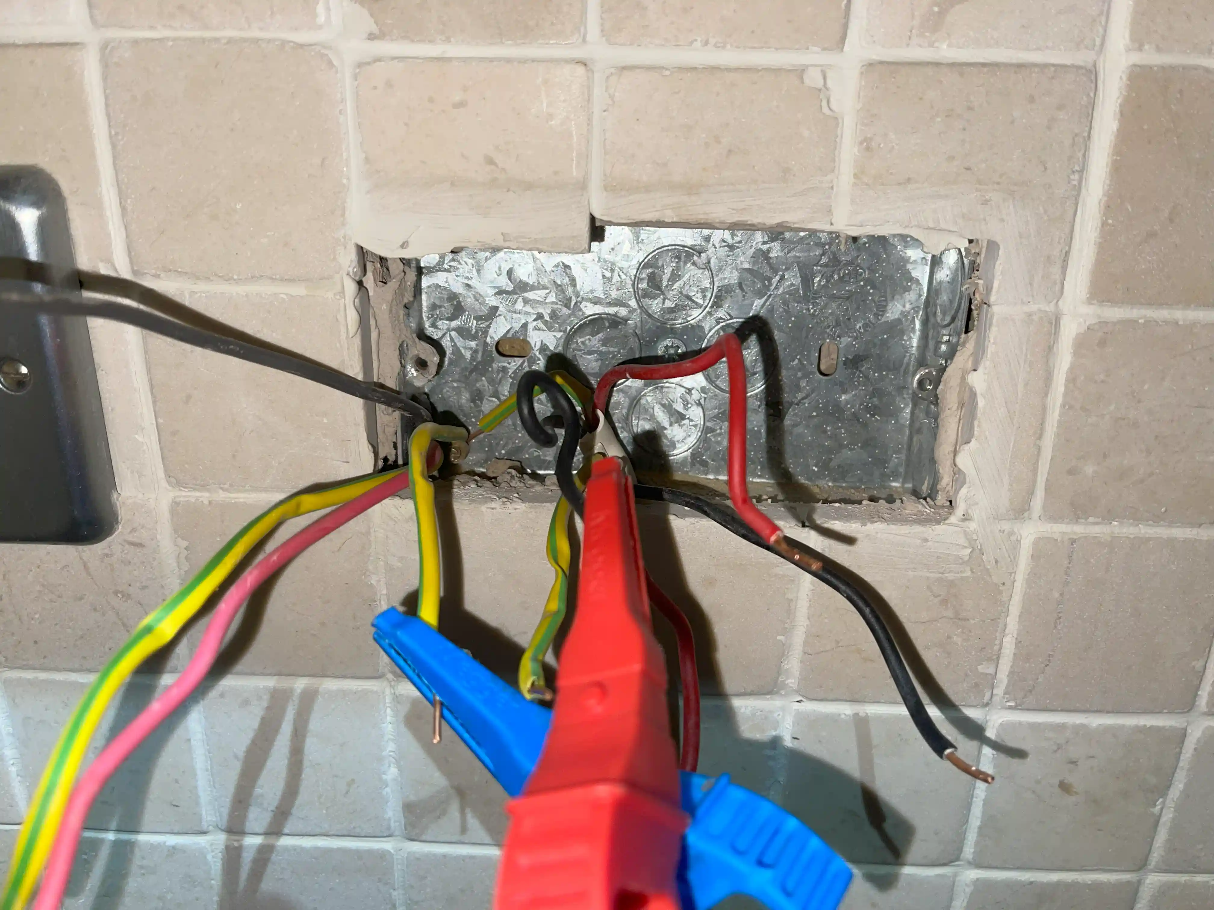 24 Hours Emergency Electrician near Clerkenwell